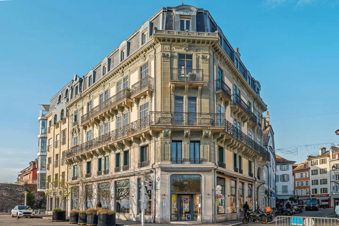 In the heart of Vevey, a stone's throw from the lake, a charming property - Photo 2 of 13