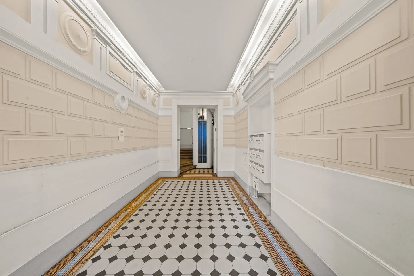 In the heart of Vevey, a stone's throw from the lake, a charming property - Photo 13 of 13