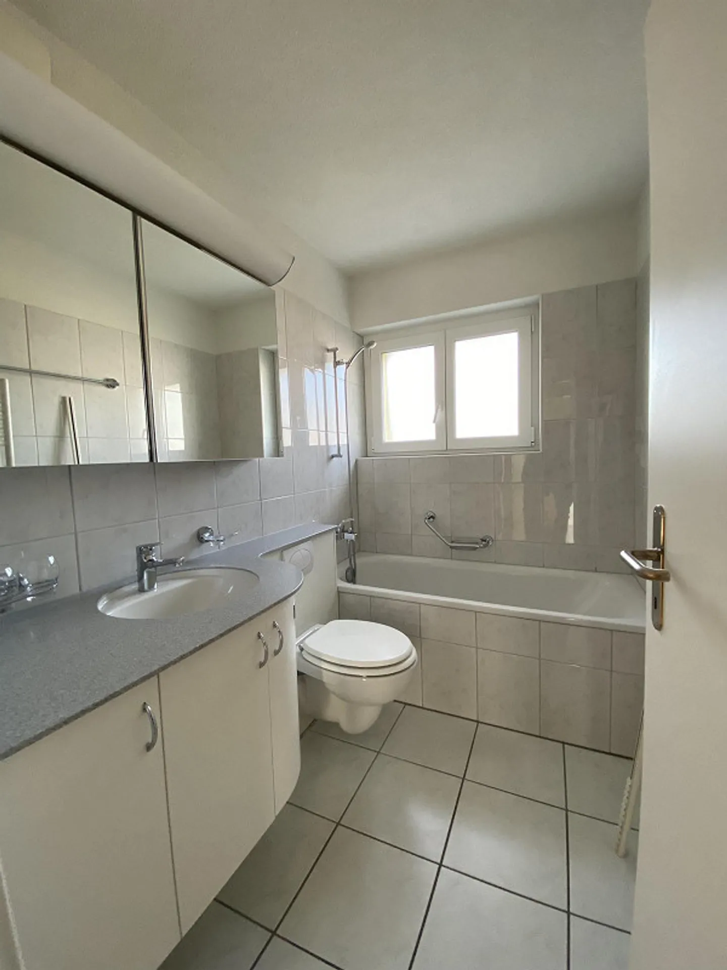 Beautiful bright 4-room apartment in a quiet residential area - Photo 10 of 11