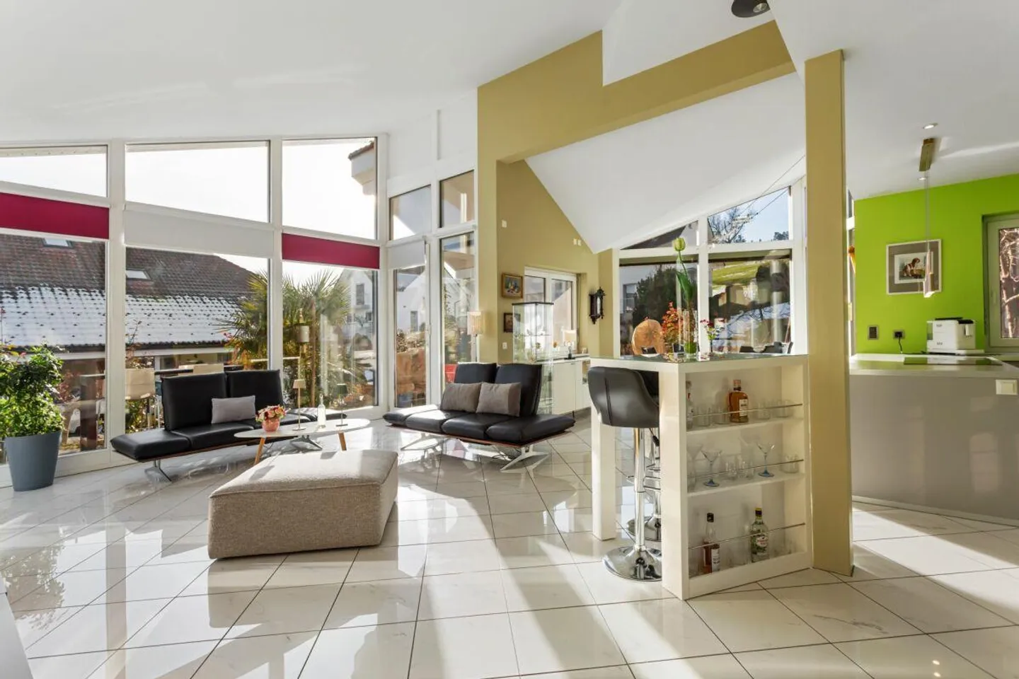 Stylish bungalow in a quiet neighborhood - Photo 2 of 10