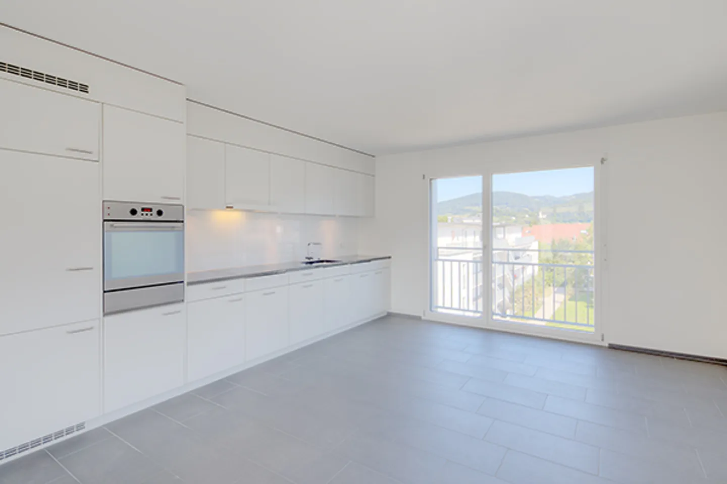 Spacious Apartment with Loggia - Photo 3 of 7