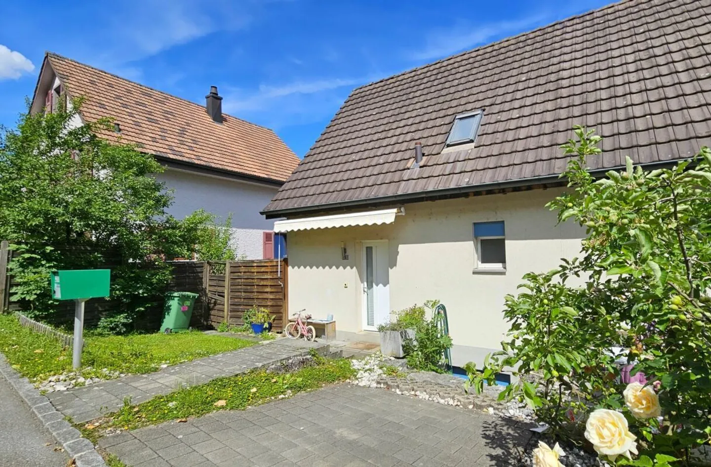 Maison de ville d'angle louée - RÉSERVÉE ! - Photo 1 sur 11