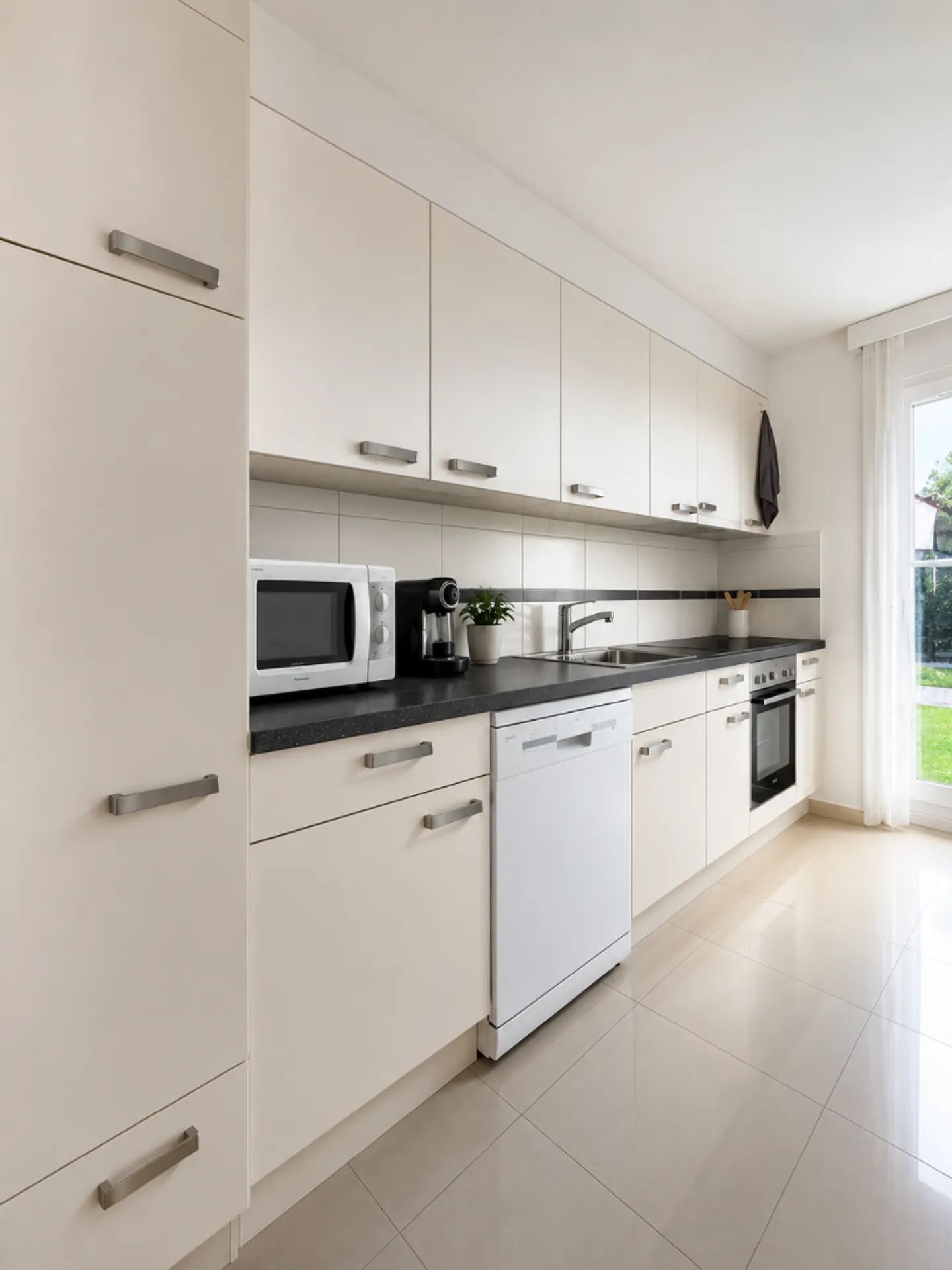 Appartement Charmant avec Balcon - Photo 2 sur 11
