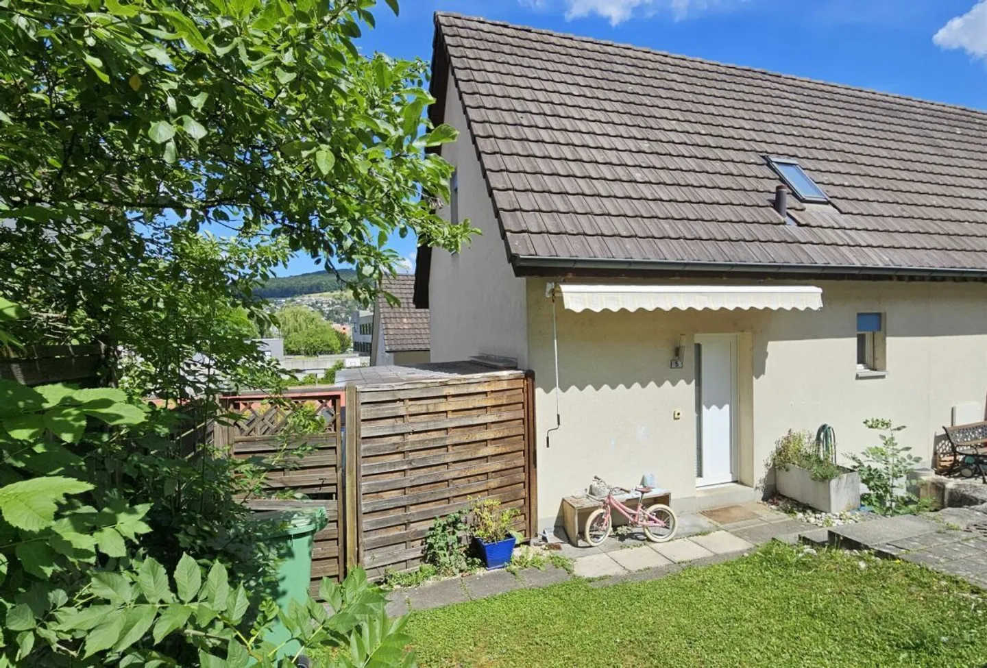 Maison de ville d'angle louée - RÉSERVÉE ! - Photo 2 sur 11
