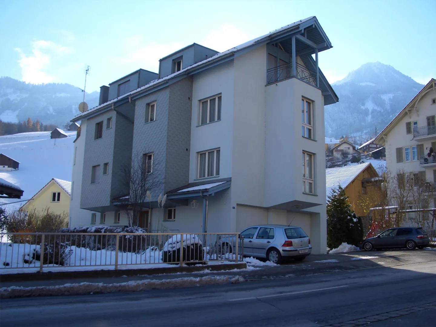 Appartement spacieux de 2 pièces au rez-de-chaussée - Photo 2 sur 5