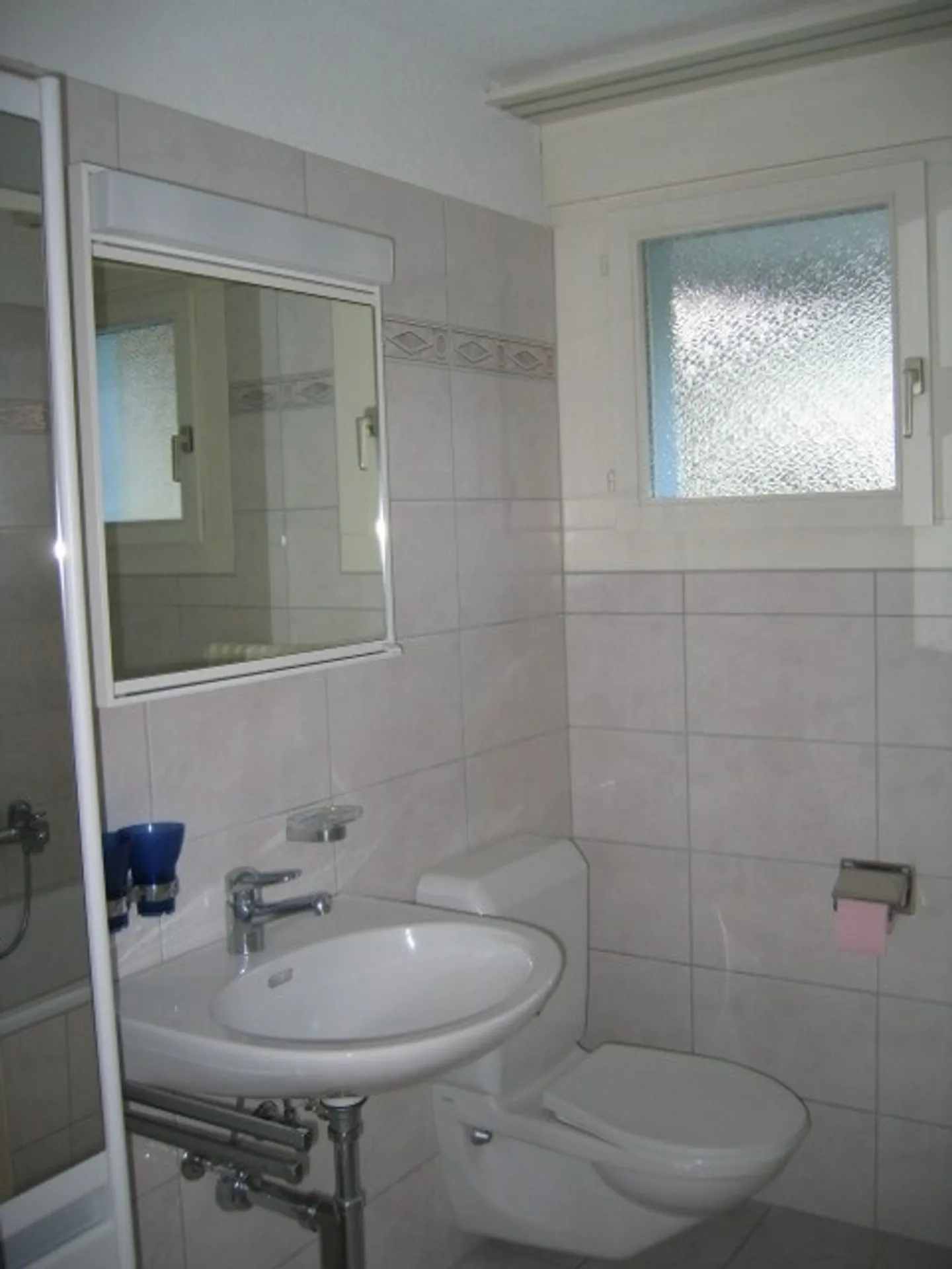 Appartement spacieux de 2 pièces au rez-de-chaussée - Photo 3 sur 5