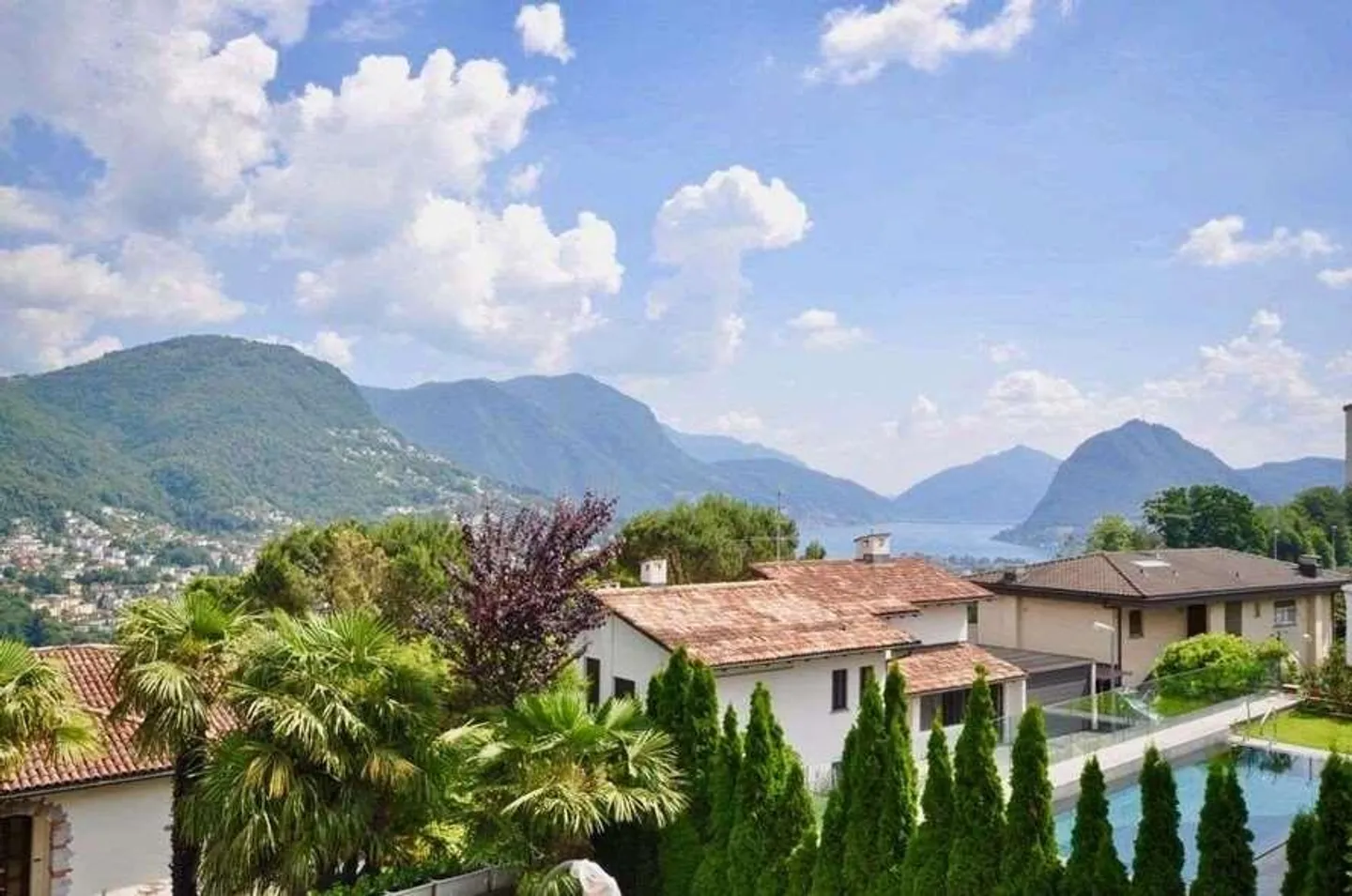 Exclusive villa with lake view in Comano - Photo 2 of 10
