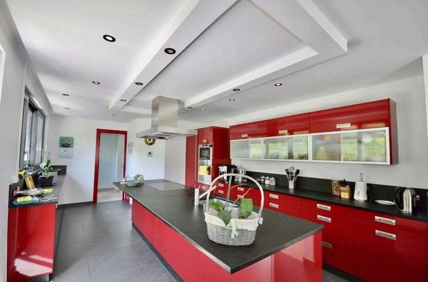 Exclusive villa with lake view in Comano - Photo 7 of 10