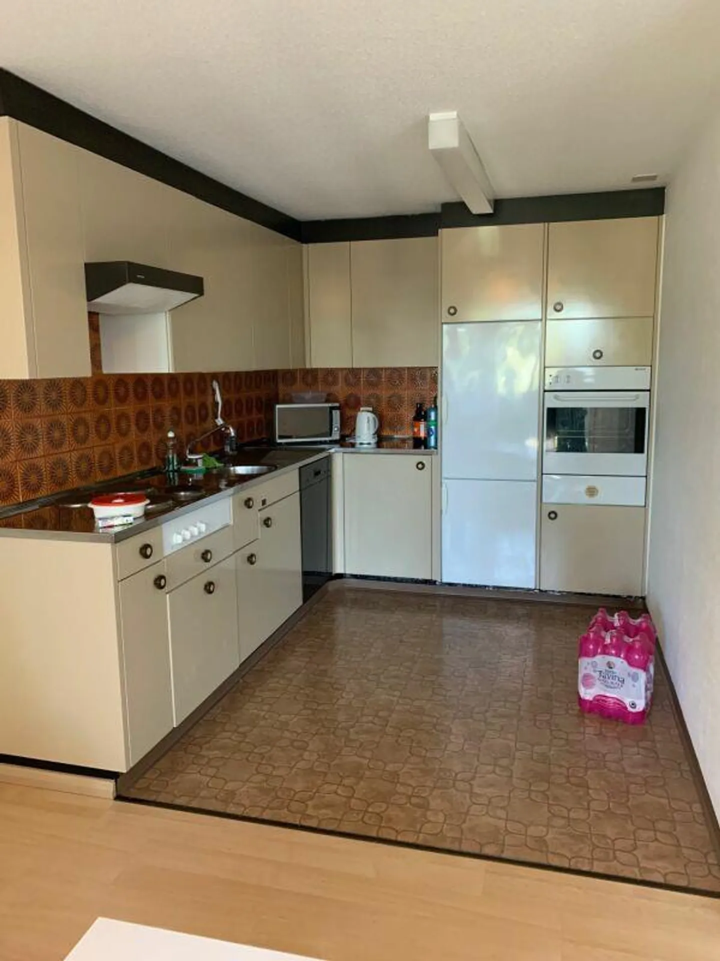 Vivere in una posizione centrale - luminoso appartamento di 3,5 stanze in affitto! - Foto 2 di 7