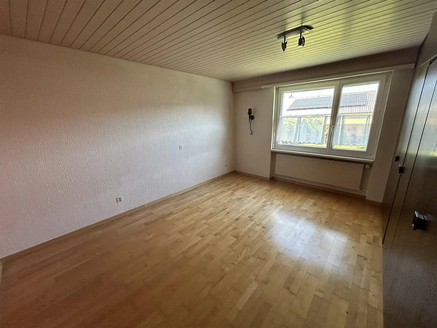 Spacious House in Beautiful Location - Photo 6 of 16