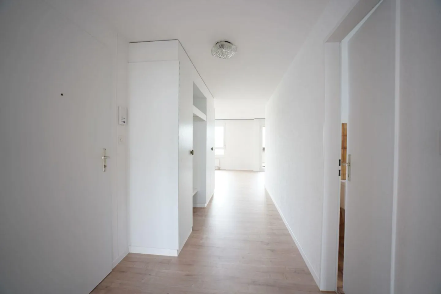 Vivere in una posizione centrale - luminoso appartamento di 3,5 stanze in affitto! - Foto 4 di 7