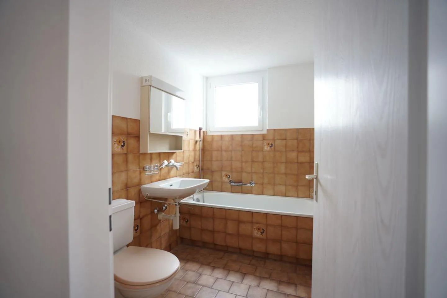 Vivere in una posizione centrale - luminoso appartamento di 3,5 stanze in affitto! - Foto 7 di 7