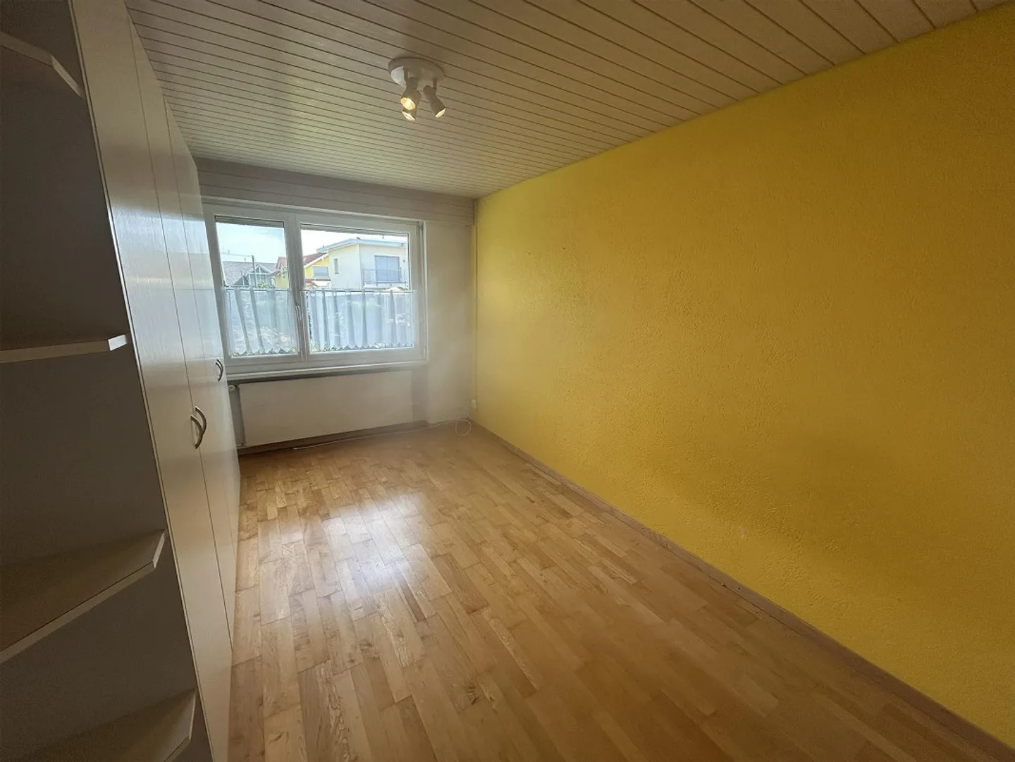 Spacious House in Beautiful Location - Photo 8 of 16