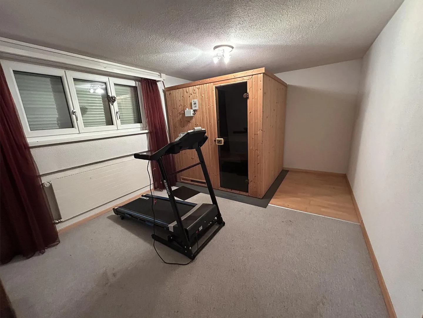 Spacious House in Beautiful Location - Photo 14 of 16
