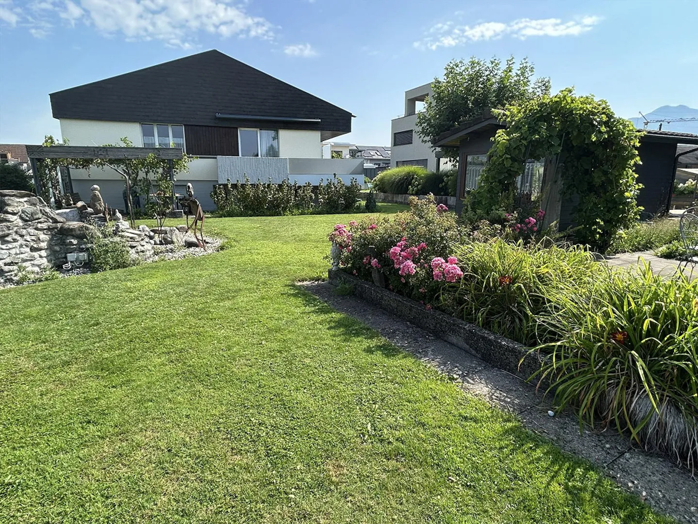 Spacious House in Beautiful Location - Photo 11 of 16
