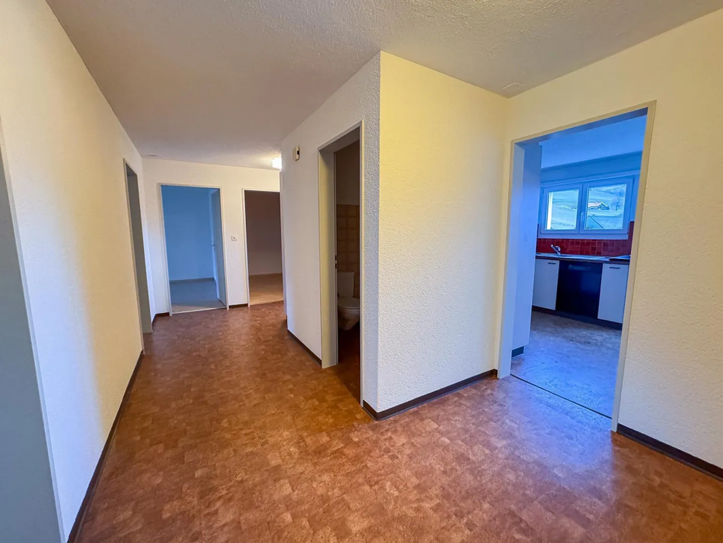 Charmante 4.5-Zimmerwohnung mit gemütlichem Sitzplatz - Foto 9 von 14