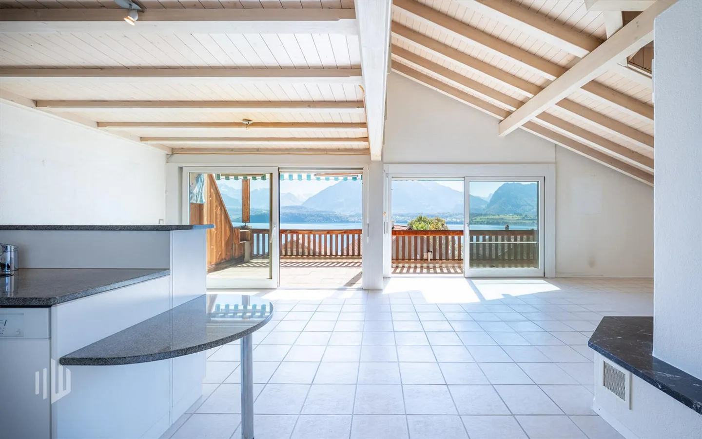 ImmoWyss - Rêve de maisonette avec vue magnifique sur le lac et le Niesen - Photo 2 sur 12