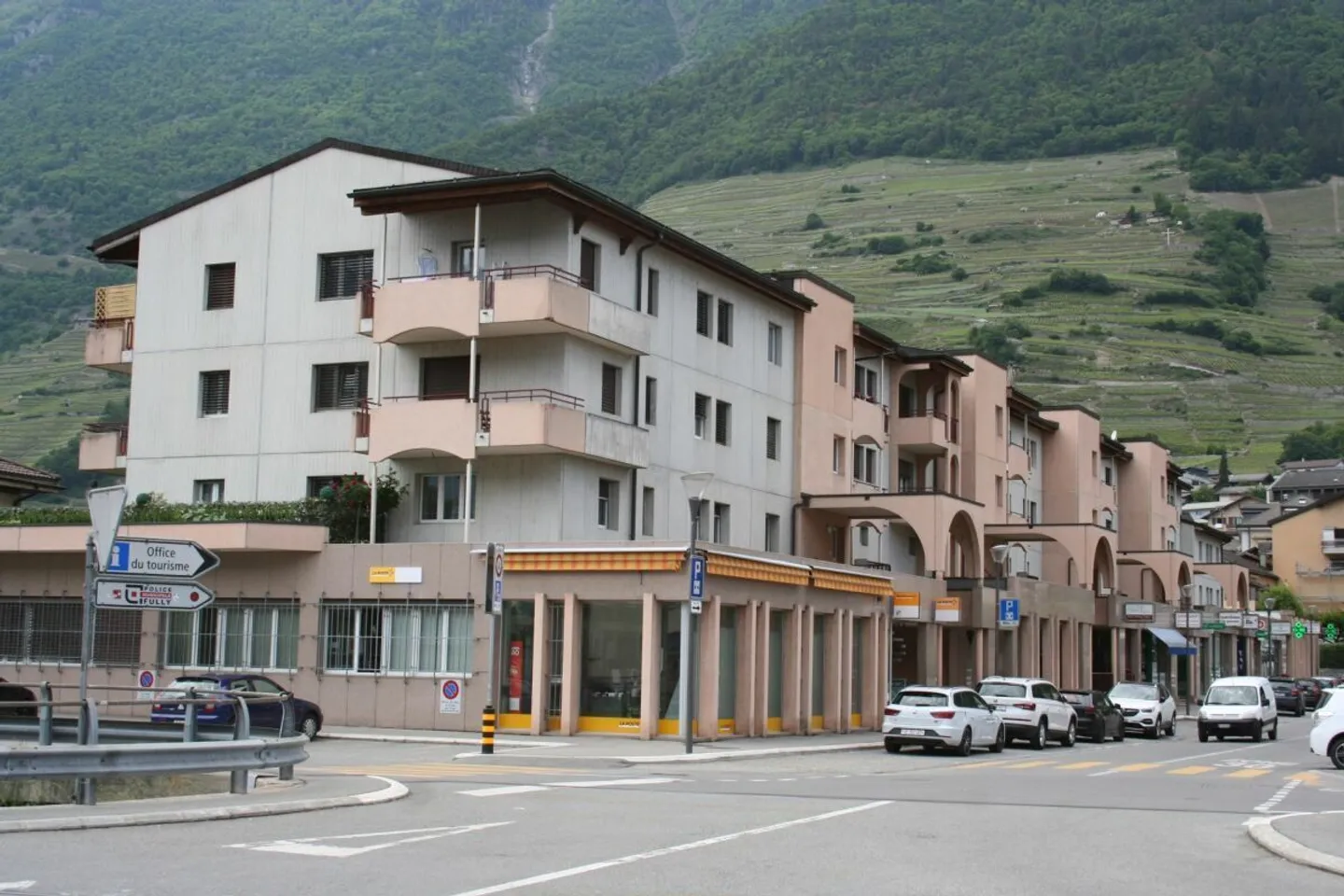 In affitto posti auto esterni con barriera sicura - Foto 1 di 1