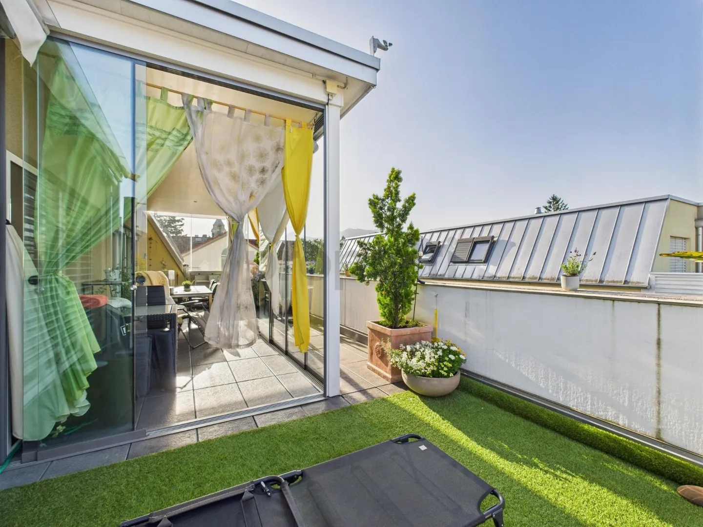 Exclusive penthouse apartment with 40 m² roof terrace & winter garden - Privacy, comfort in Widnau - Photo 9 of 11