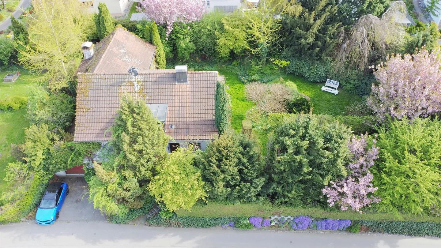 Single-family house with spacious plot in a quiet location - Photo 2 of 2