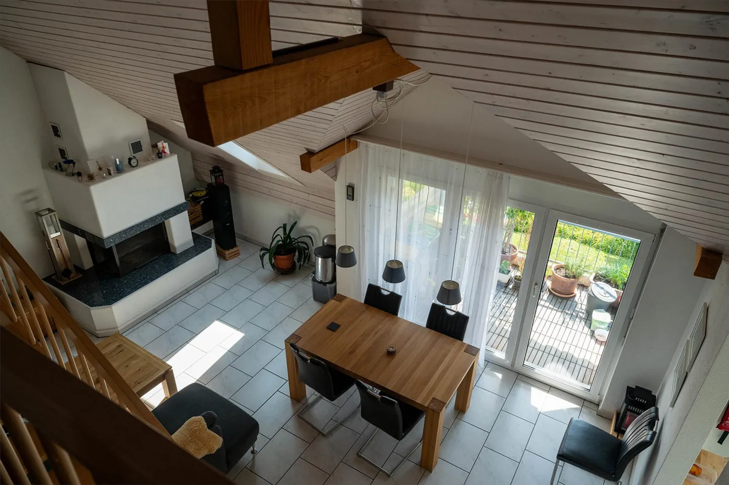 Appartement en penthouse lumineux et spacieux avec grande galerie dans un emplacement calme - Photo 1 sur 18