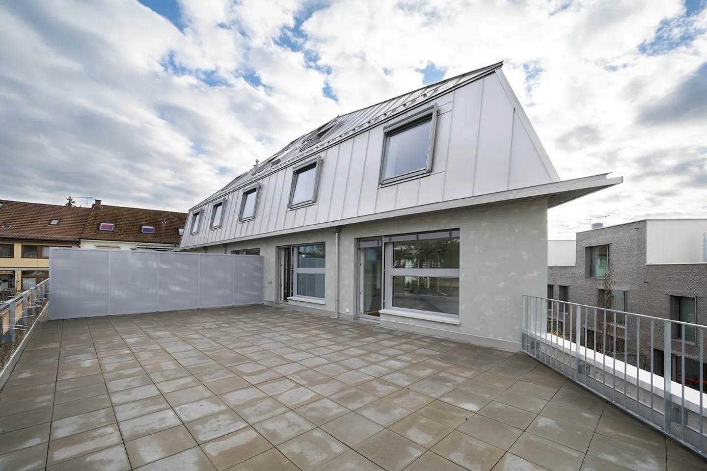 Appartement lumineux et calme avec grande terrasse sur le toit - Photo 2 sur 4