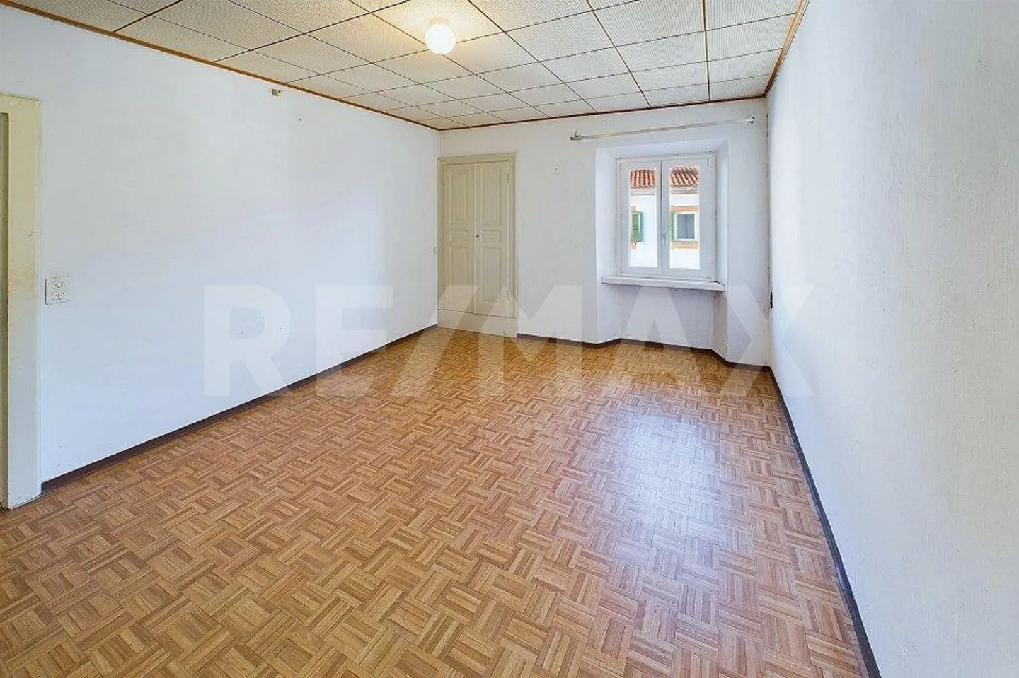 Immobilien-Gelegenheit - 6  Zimmer Dorfkernhaus zu renovieren - Foto 10 von 13