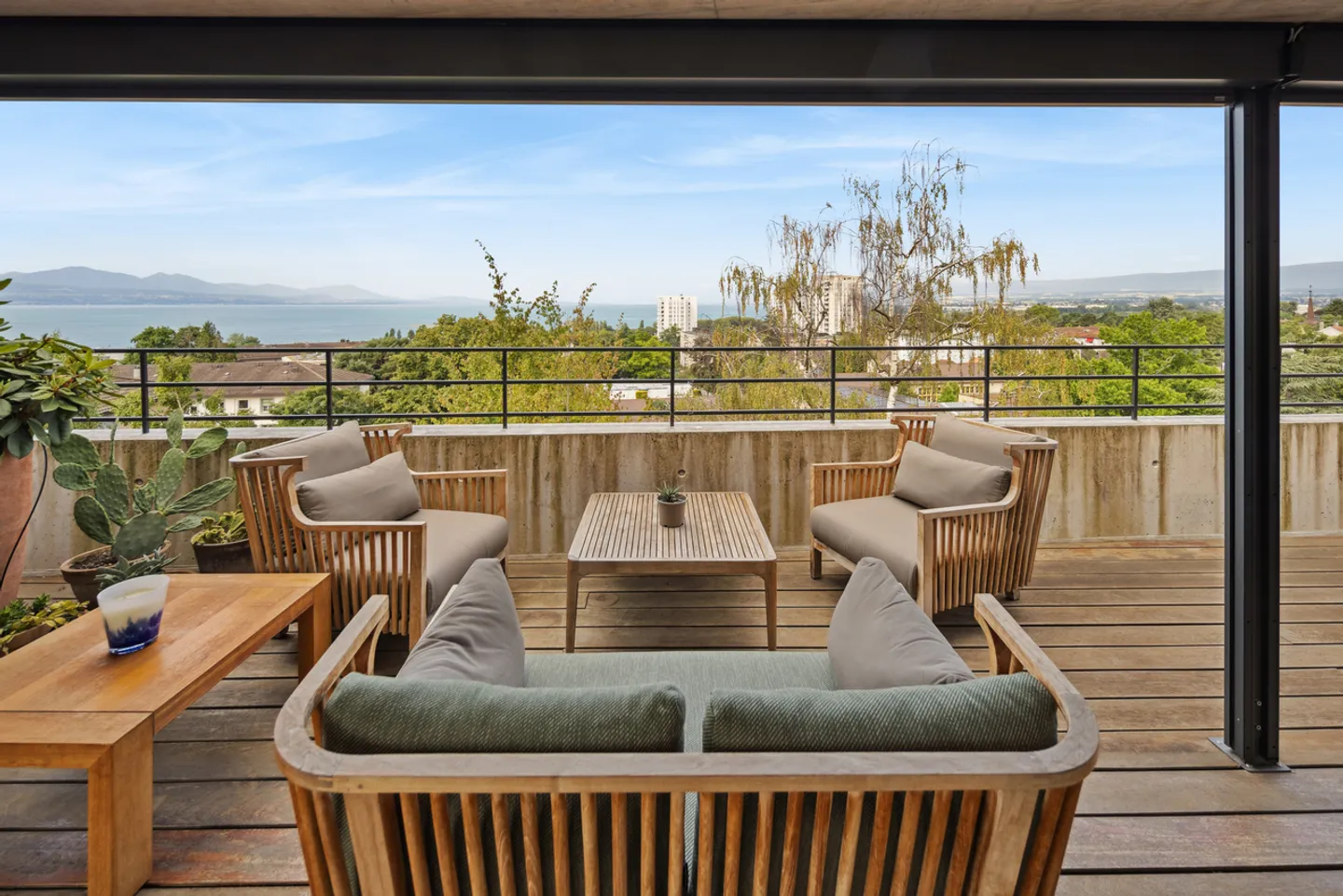 Architektenvilla mit Aussicht und Pool - Foto 1 von 16