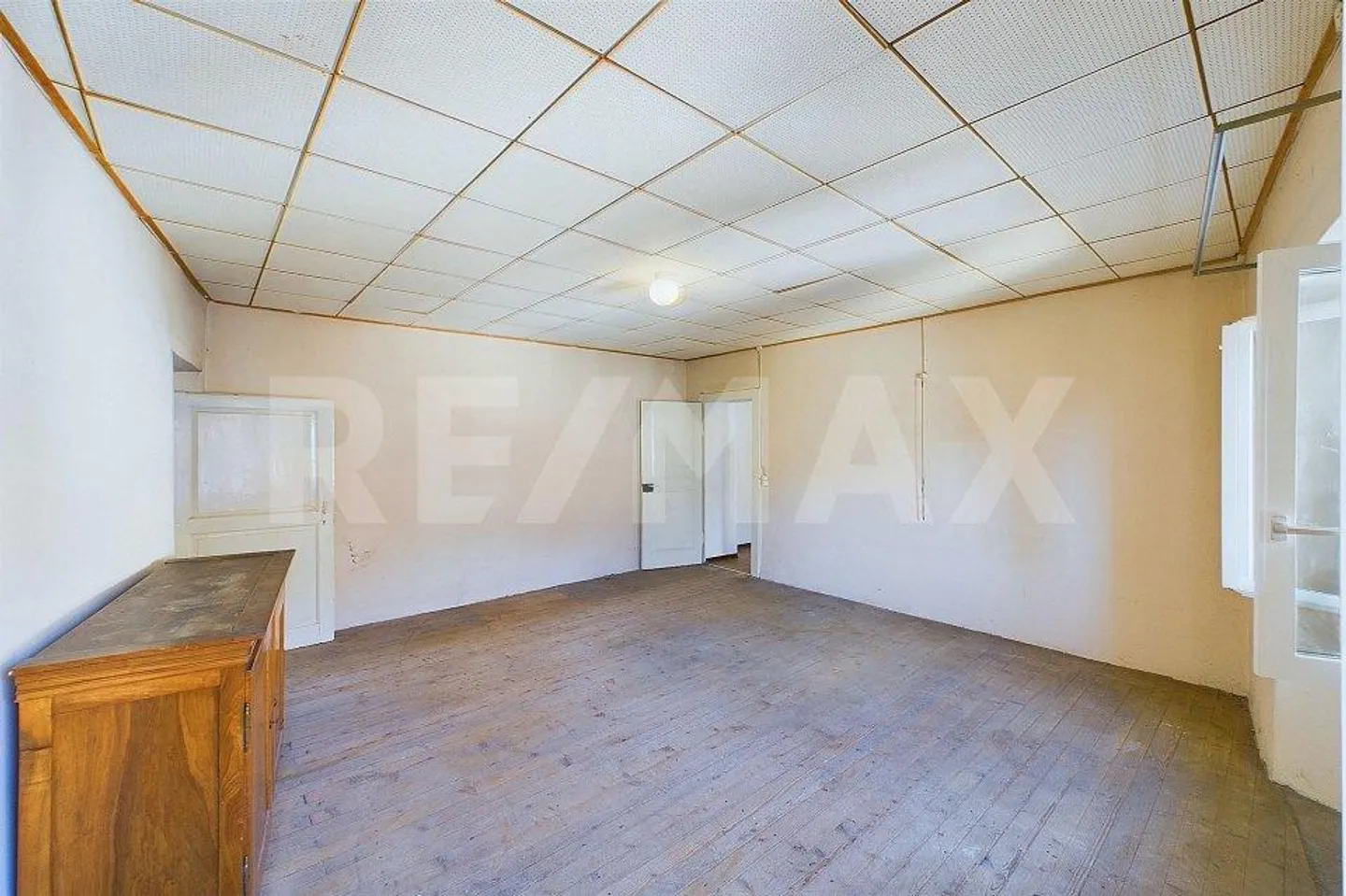 Immobilien-Gelegenheit - 6  Zimmer Dorfkernhaus zu renovieren - Foto 12 von 13