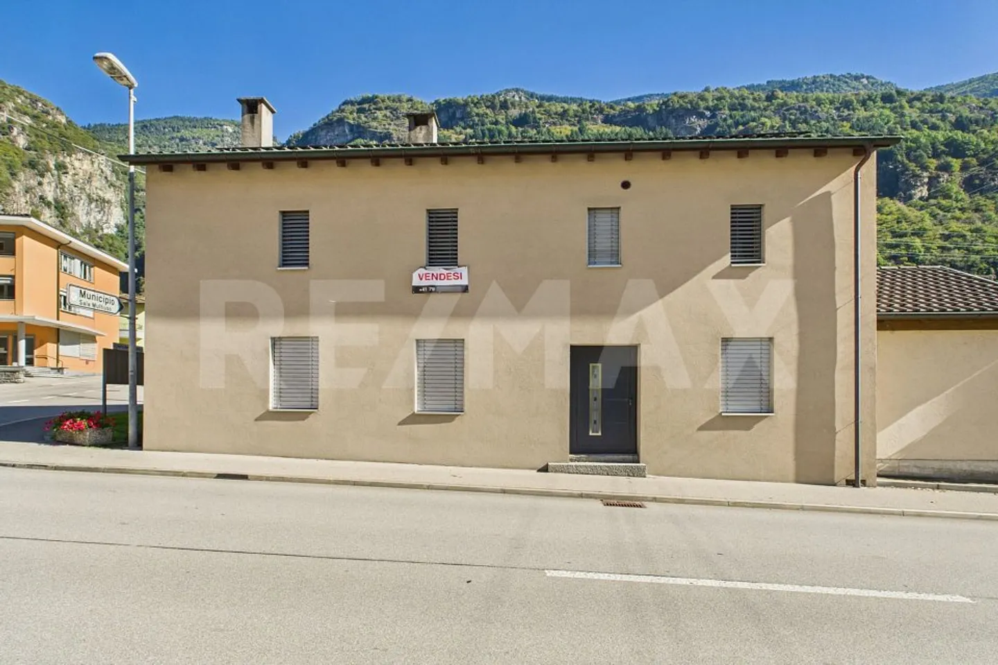 Maison à deux familles avec revenus locatifs - Photo 4 sur 13