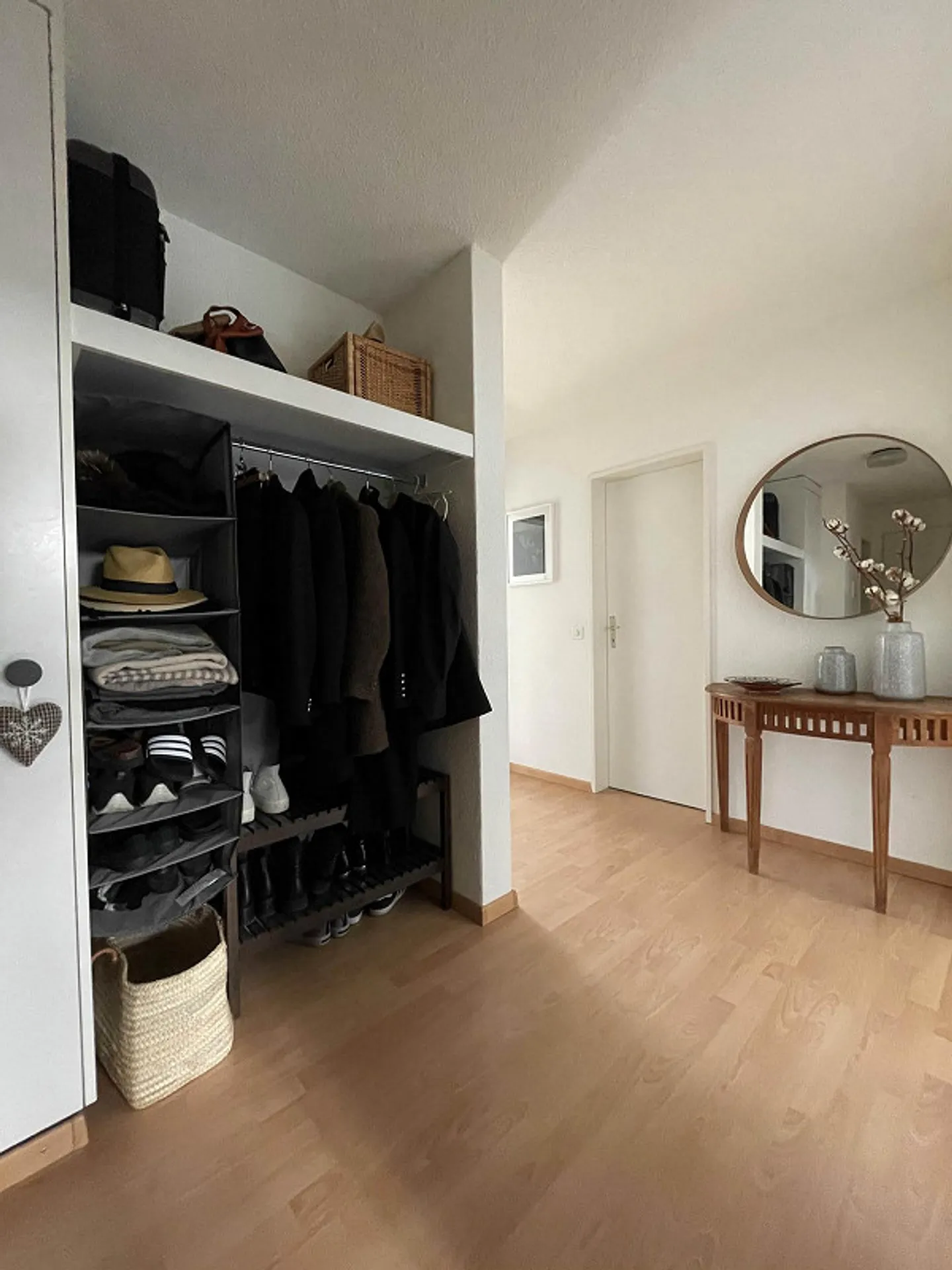 Moderno appartamento con giardino di 3,5 stanze con molta privacy - Foto 1 di 16