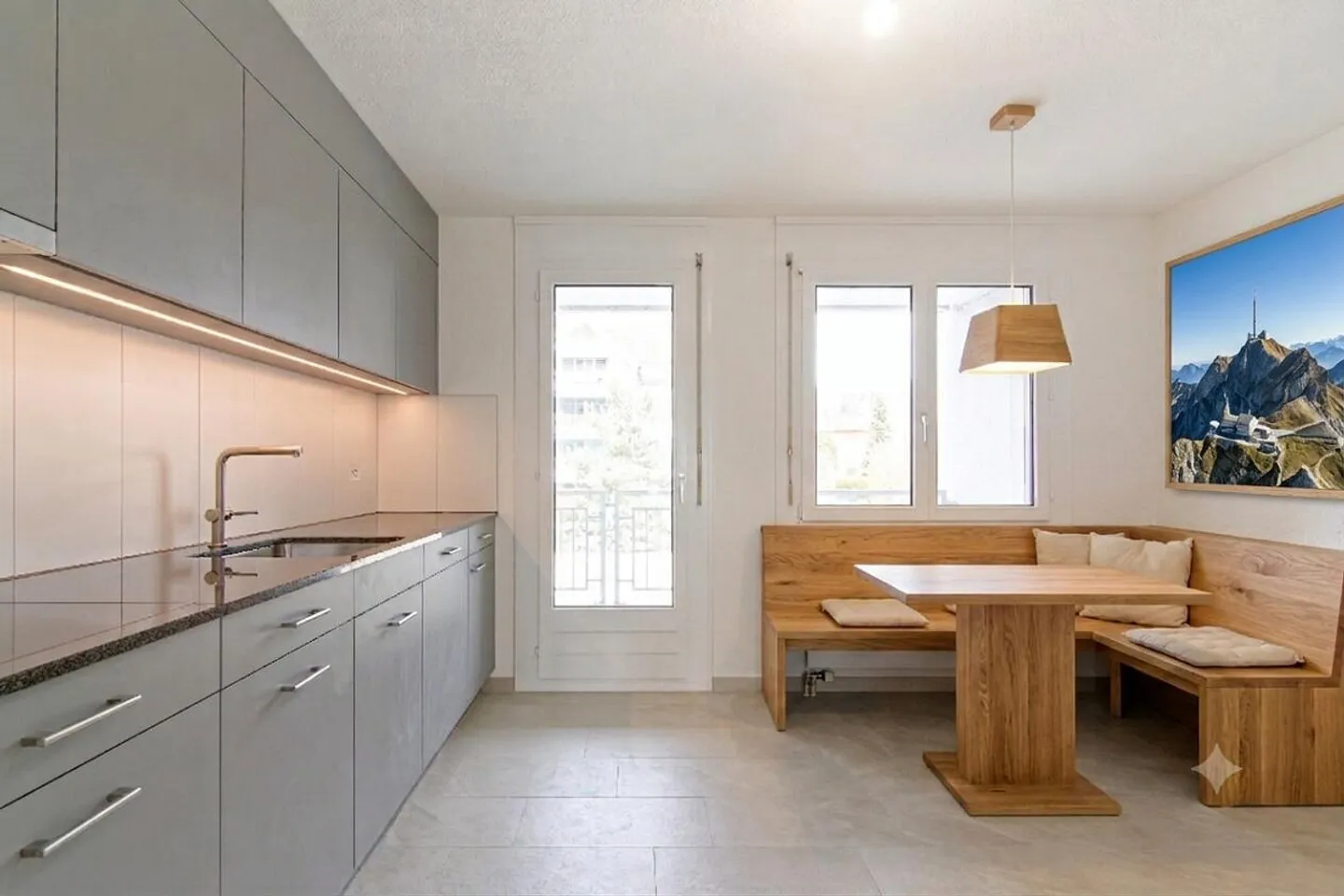 3.5-room apartment, 1st floor with approx. 121 m² of living space and elevator - Photo 1 of 21