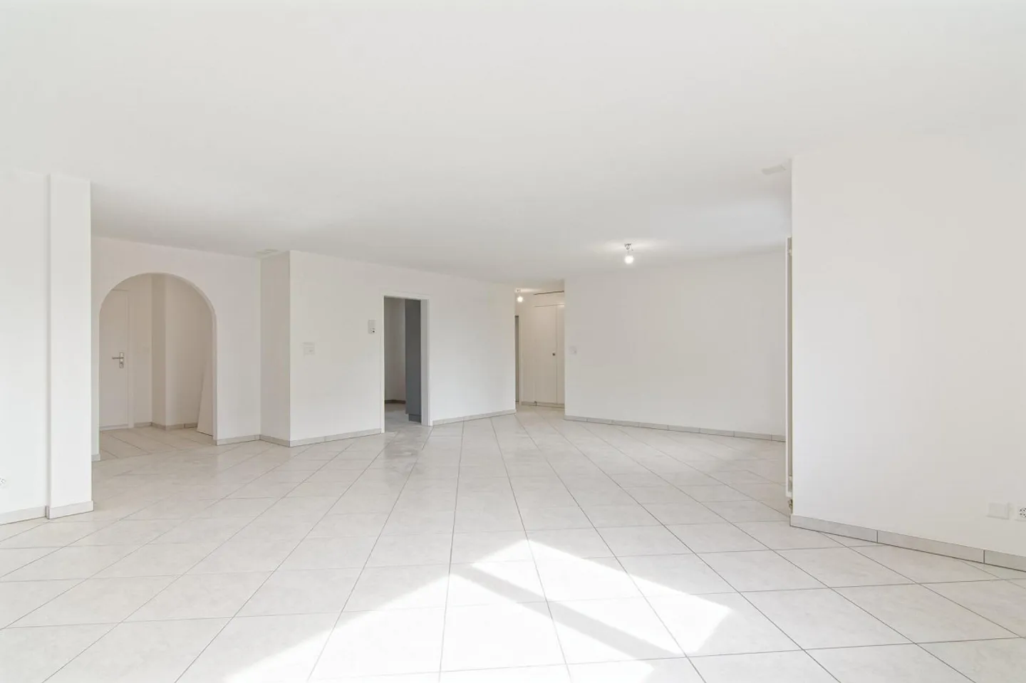 3.5-room apartment, 1st floor with approx. 121 m² of living space and elevator - Photo 4 of 21