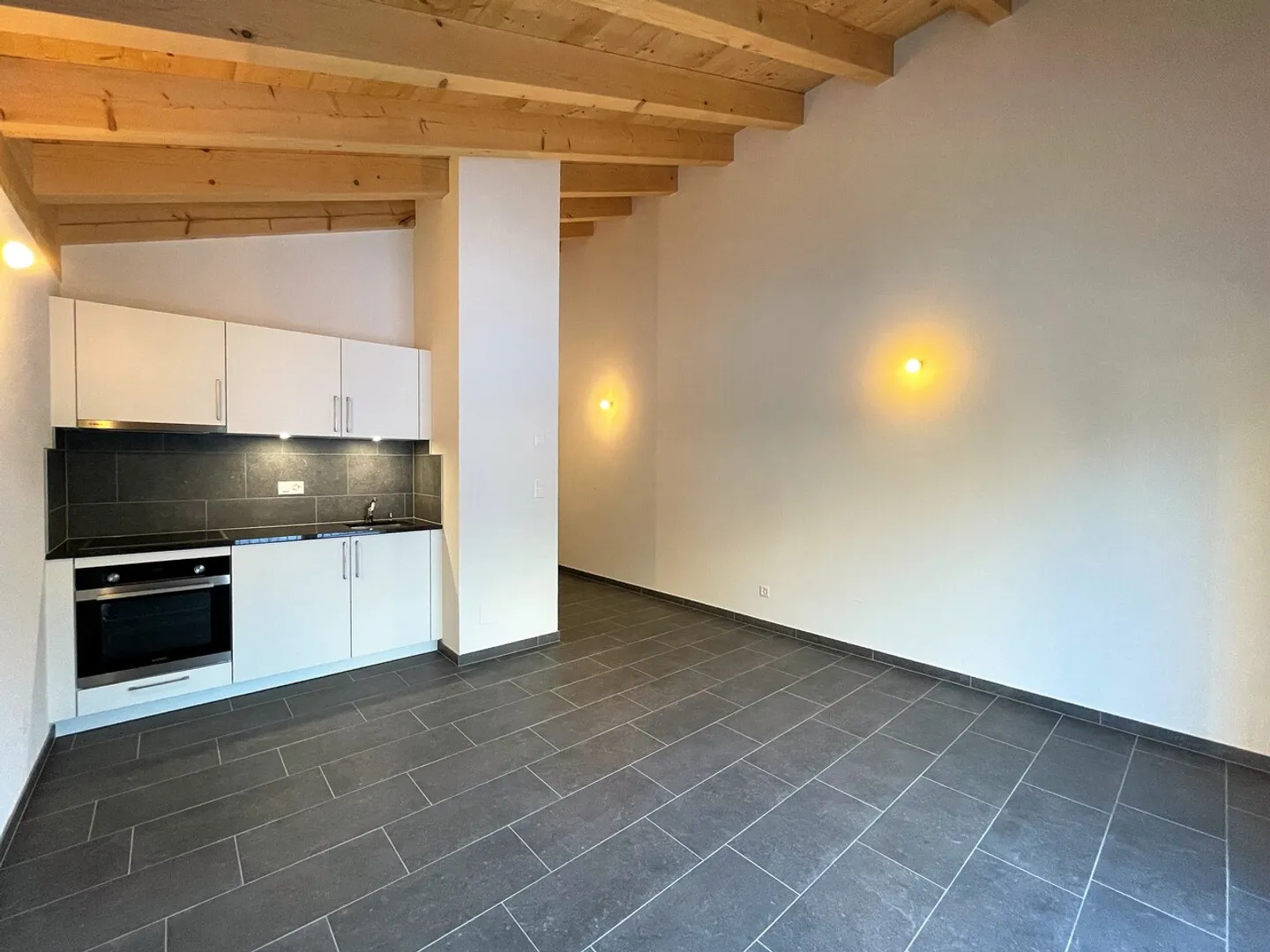 Magnificent studio with balcony - Photo 1 of 8