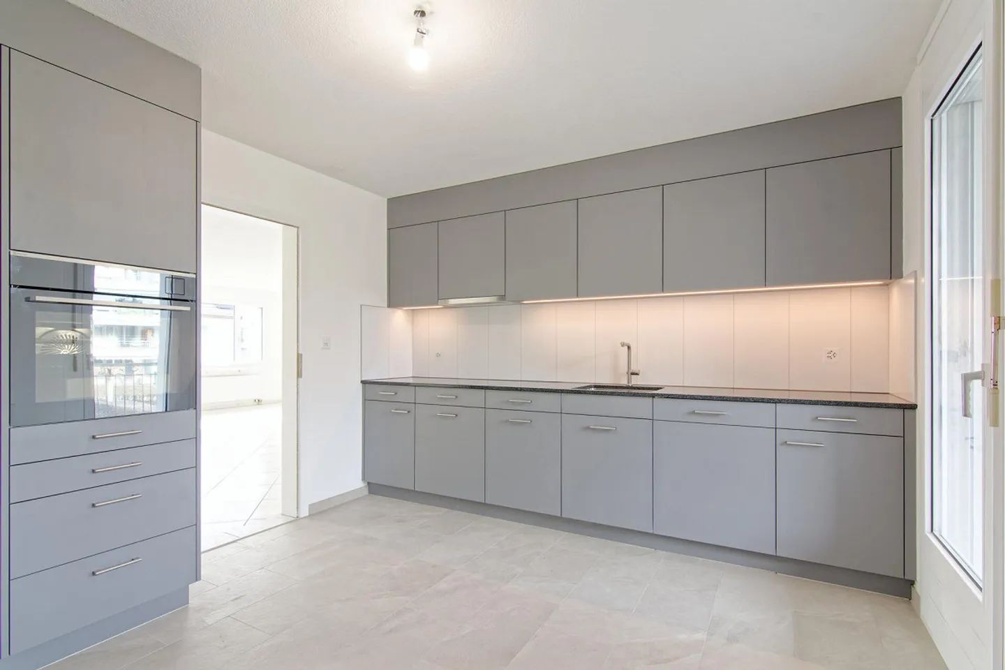 3.5-room apartment, 1st floor with approx. 121 m² of living space and elevator - Photo 2 of 21