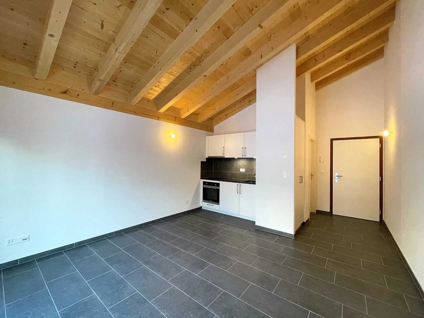 Magnificent studio with balcony - Photo 2 of 8