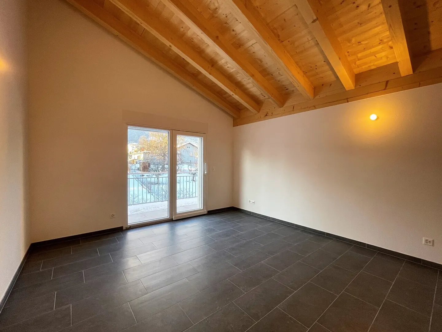 Magnificent studio with balcony - Photo 3 of 8