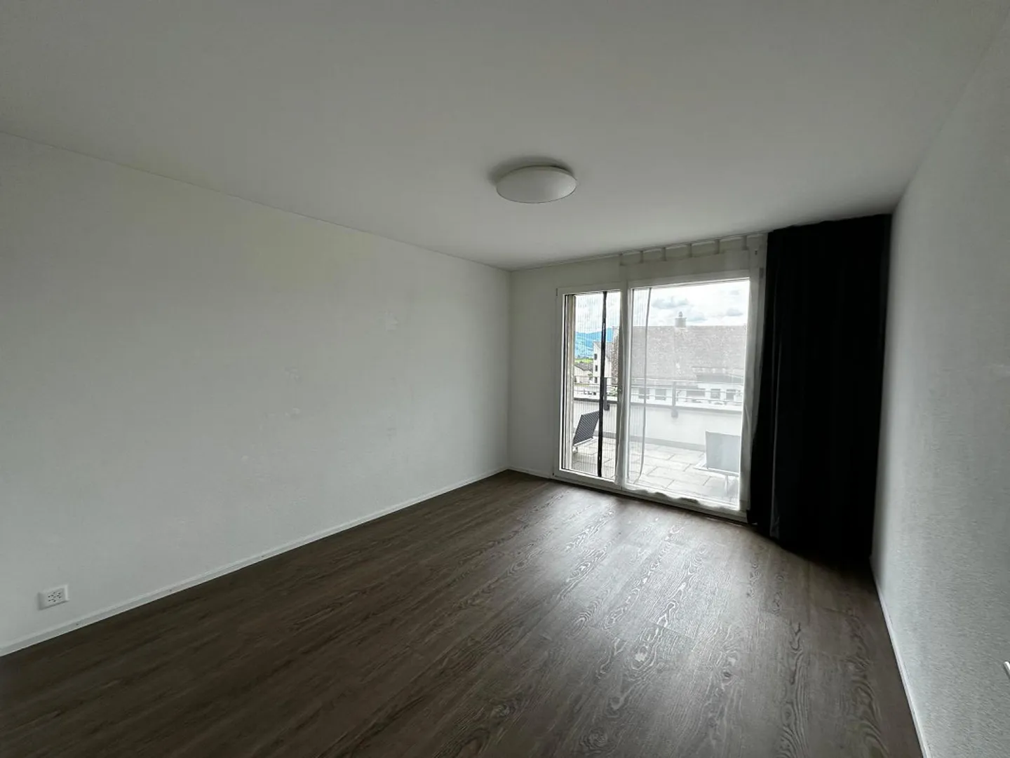 Beautiful, sunny room in a large attic apartment - Photo 1 of 4