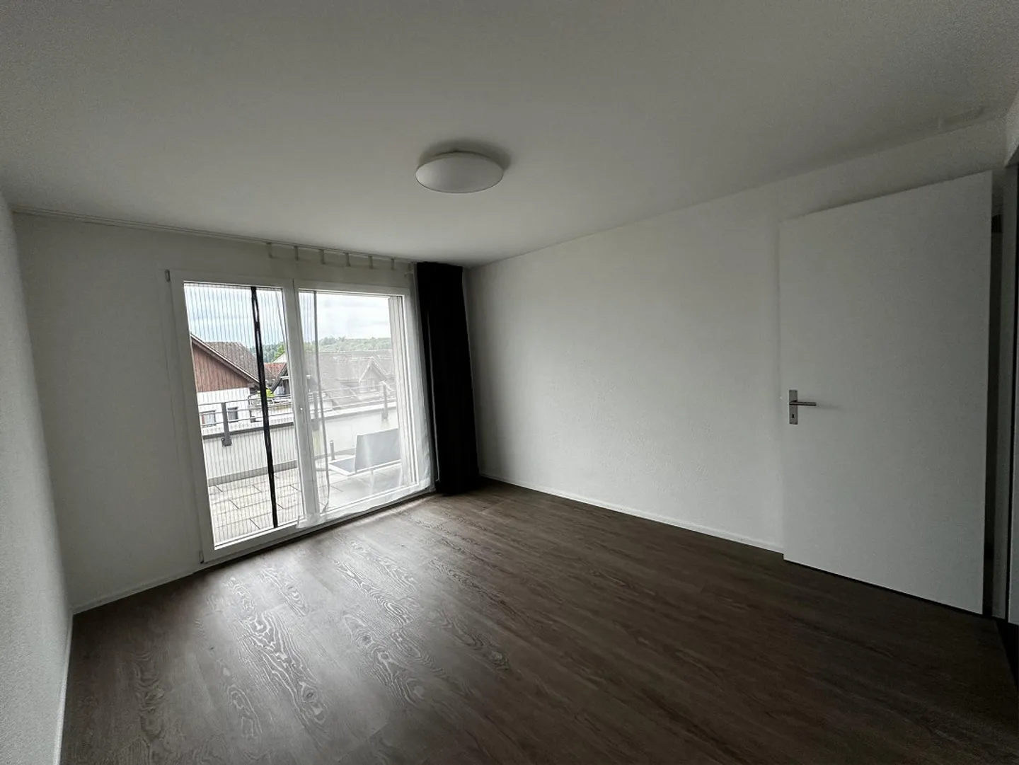 Beautiful, sunny room in a large attic apartment - Photo 2 of 4