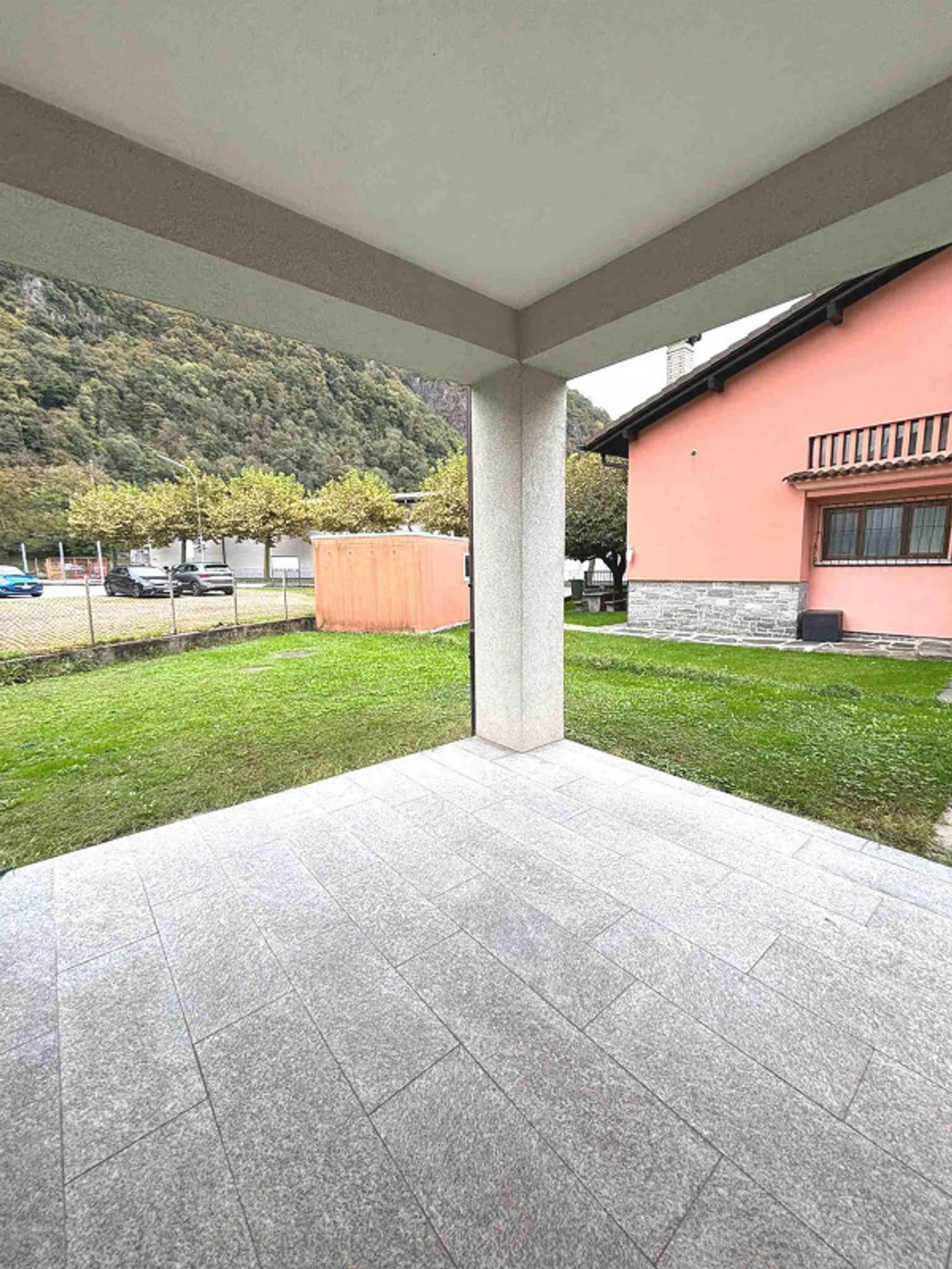 Vollständig renoviertes Haus: 2 Wohnungen und Büro in einer strategischen Lage - Foto 8 von 14