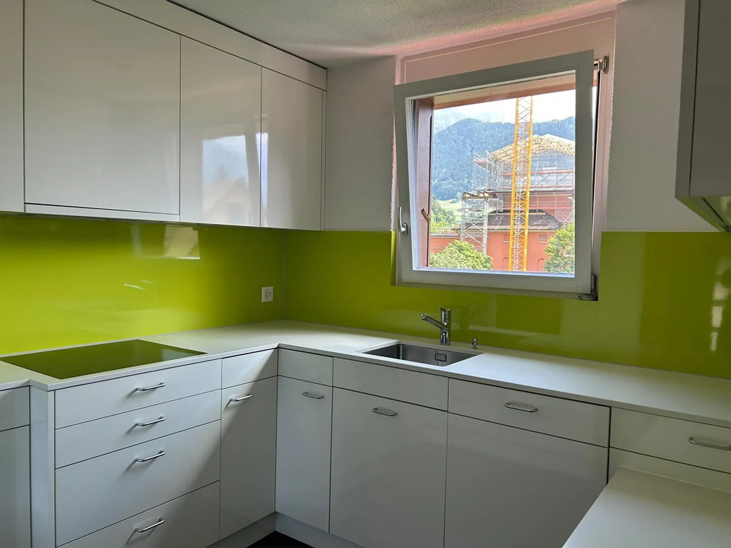 Appartement central de 4 pièces avec jardin privé, machine à laver et équipements modernes avec VUE INCROYABLE SUR LES MONTAGNES - Animaux acceptés - Photo 1 sur 11