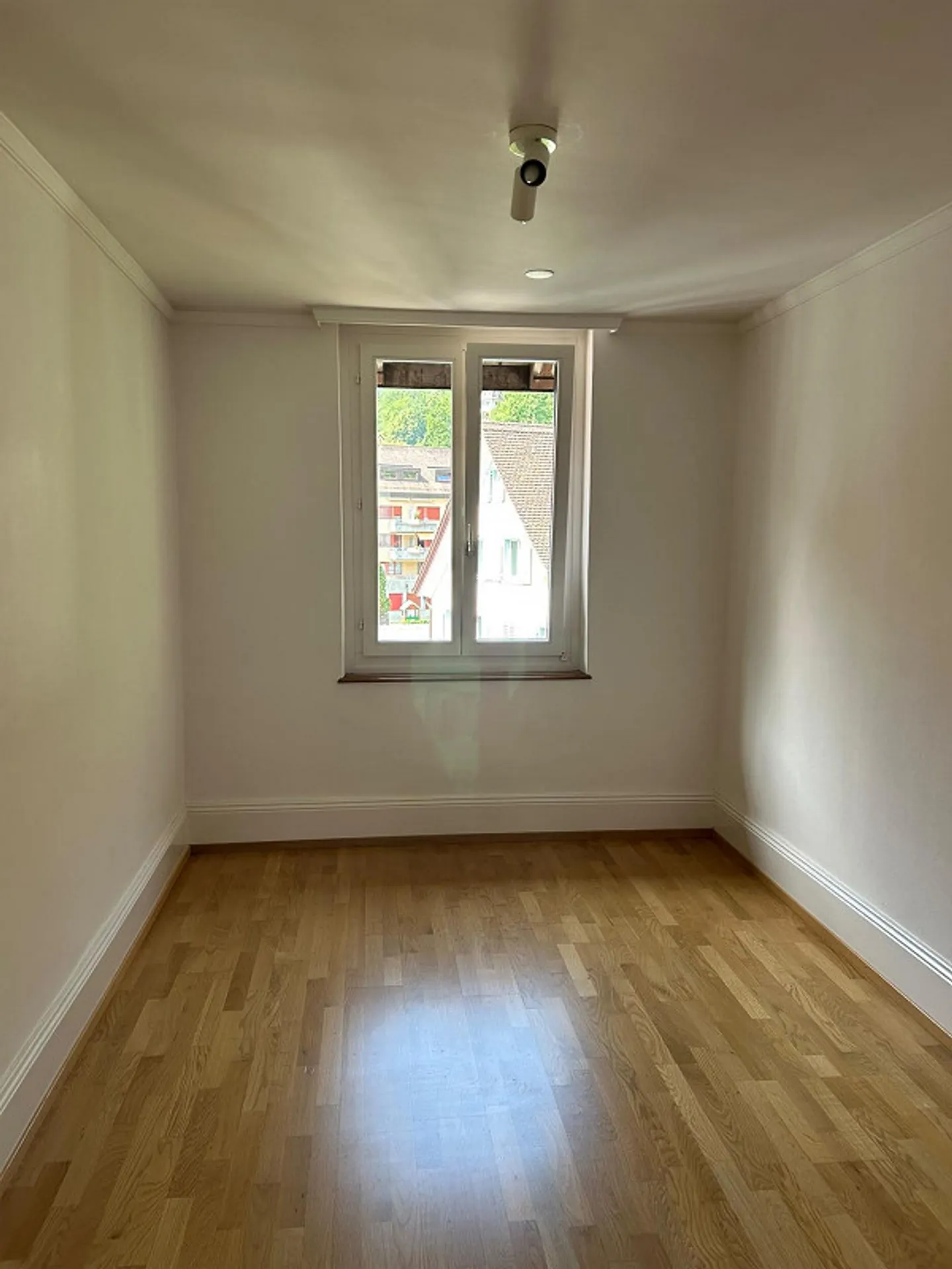 Appartement central de 4 pièces avec jardin privé, machine à laver et équipements modernes avec VUE INCROYABLE SUR LES MONTAGNES - Animaux acceptés - Photo 8 sur 11