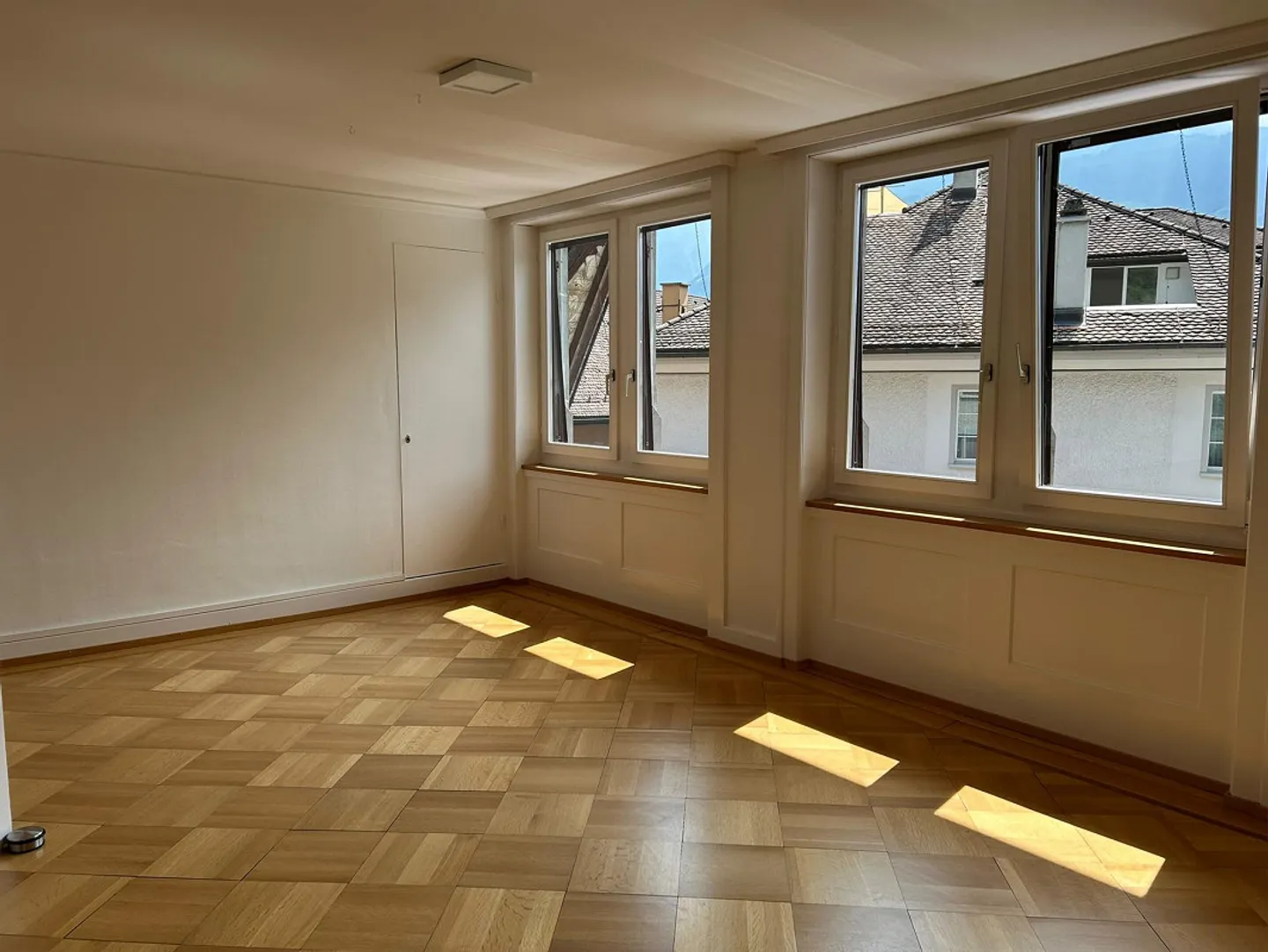 Appartement central de 4 pièces avec jardin privé, machine à laver et équipements modernes avec VUE INCROYABLE SUR LES MONTAGNES - Animaux acceptés - Photo 9 sur 11