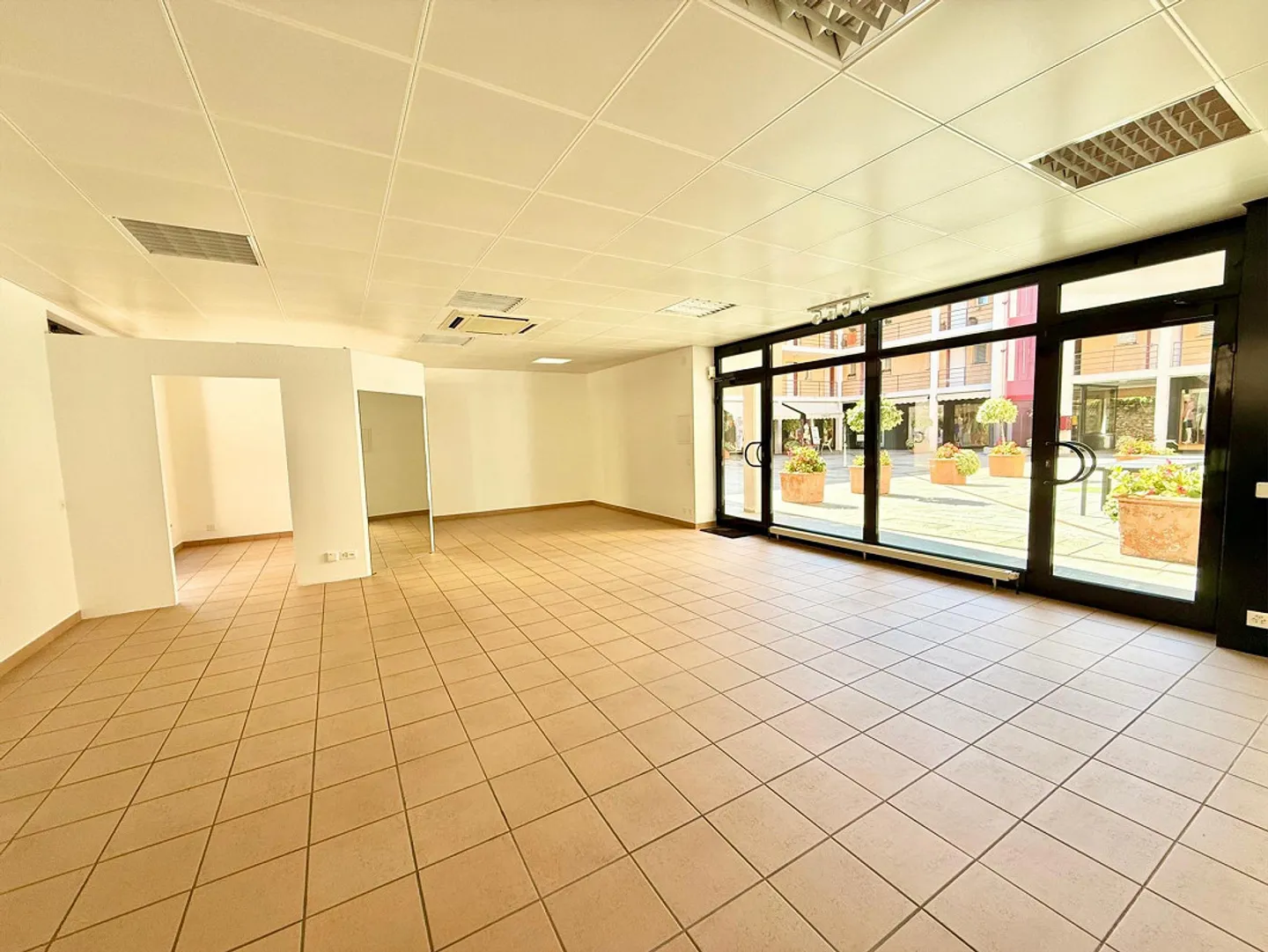 Investment 2 shops - Foto 5 von 11