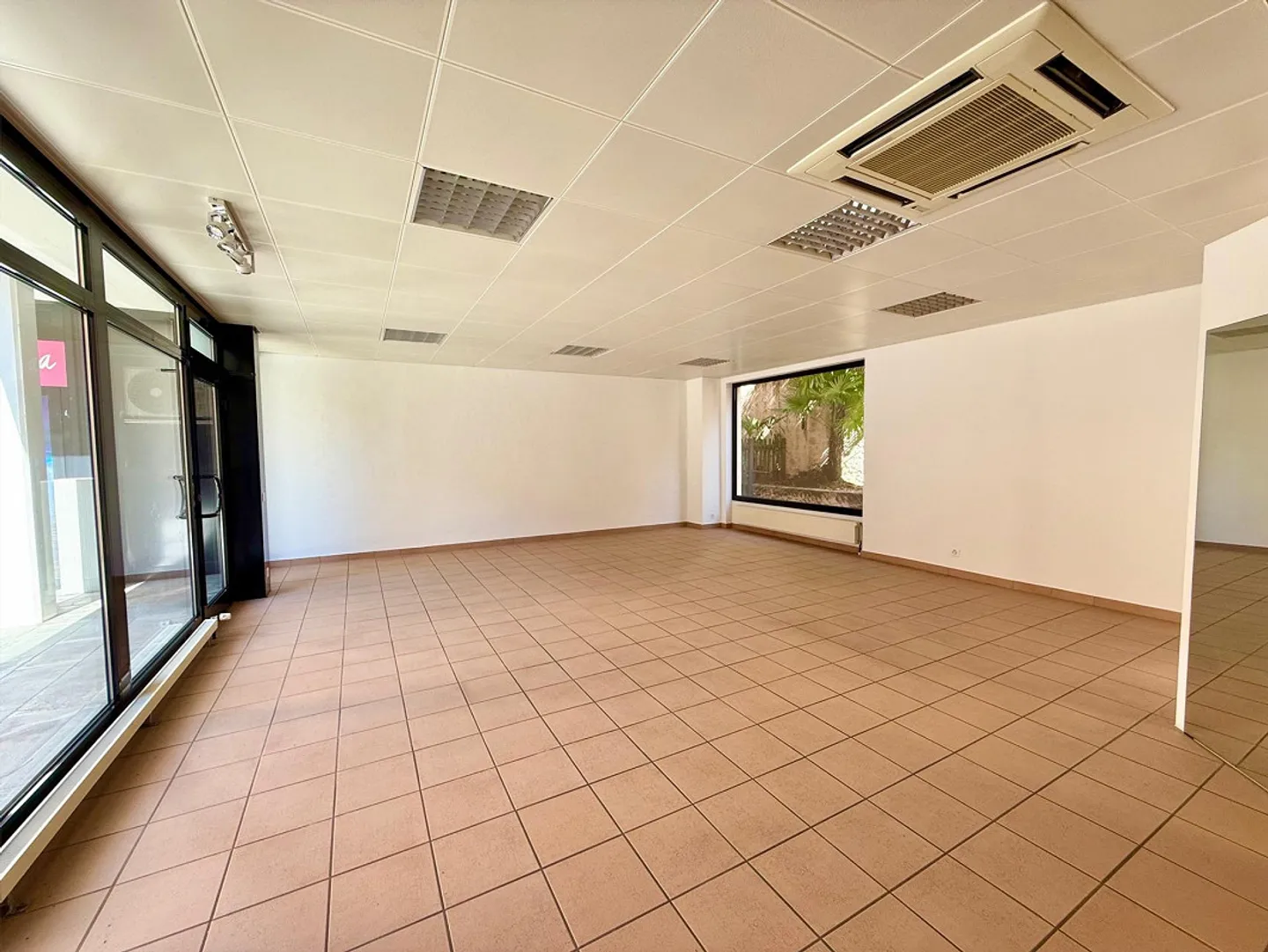 Investment 2 shops - Foto 6 von 11