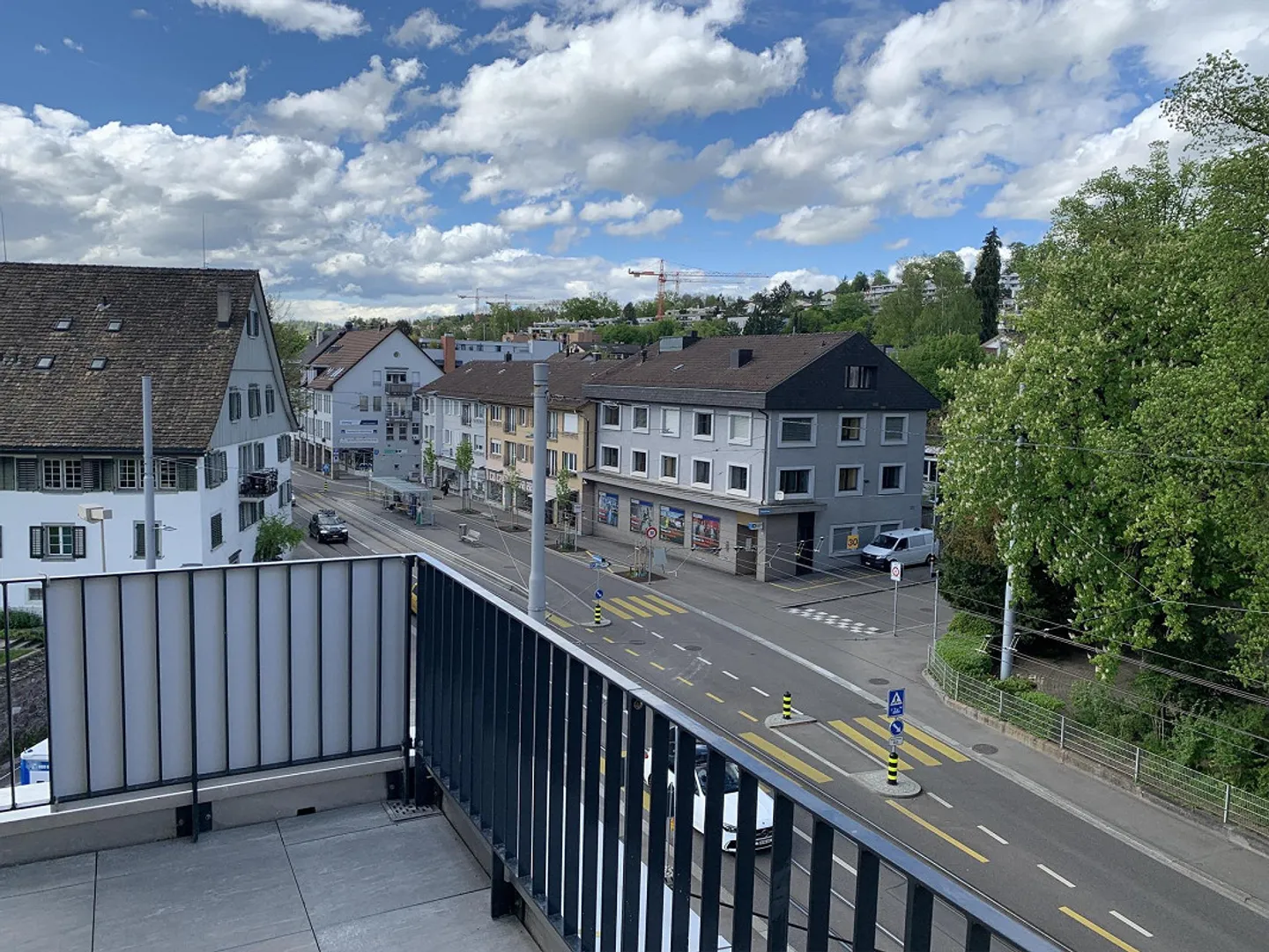 Exclusive Living in the Center of Höngg - Shopping and Public Transport Right Next Door - Photo 12 of 26