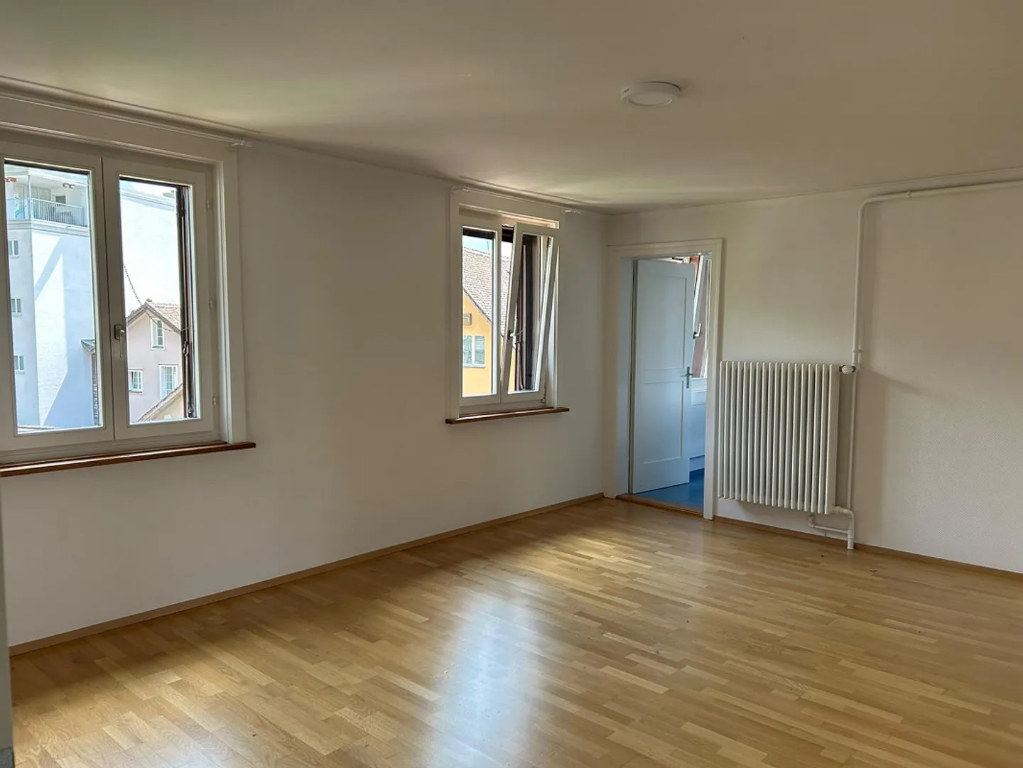 Appartement central de 4 pièces avec jardin privé, machine à laver et équipements modernes avec VUE INCROYABLE SUR LES MONTAGNES - Animaux acceptés - Photo 5 sur 11
