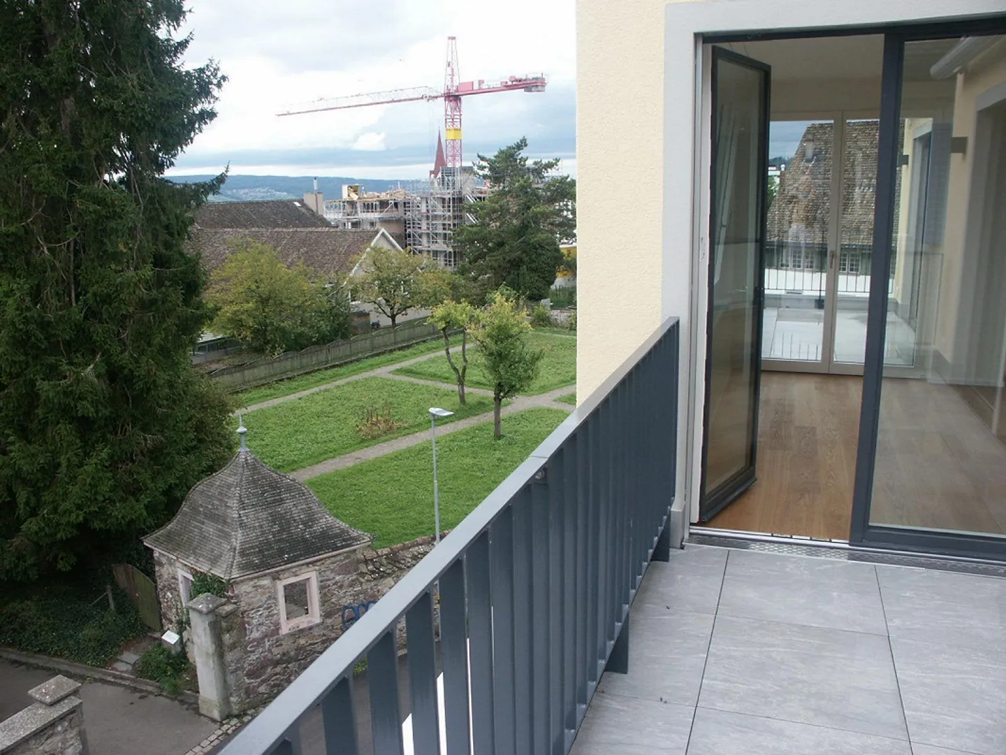 Exclusive Living in the Center of Höngg - Shopping and Public Transport Right Next Door - Photo 23 of 26