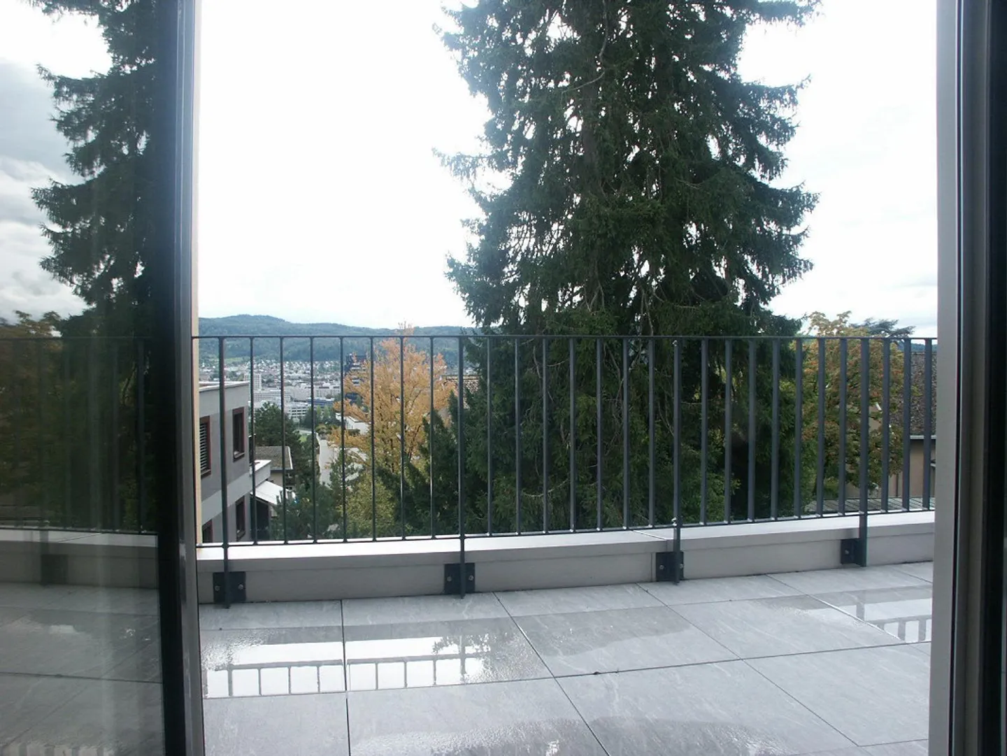 Exclusive Living in the Center of Höngg - Shopping and Public Transport Right Next Door - Photo 24 of 26