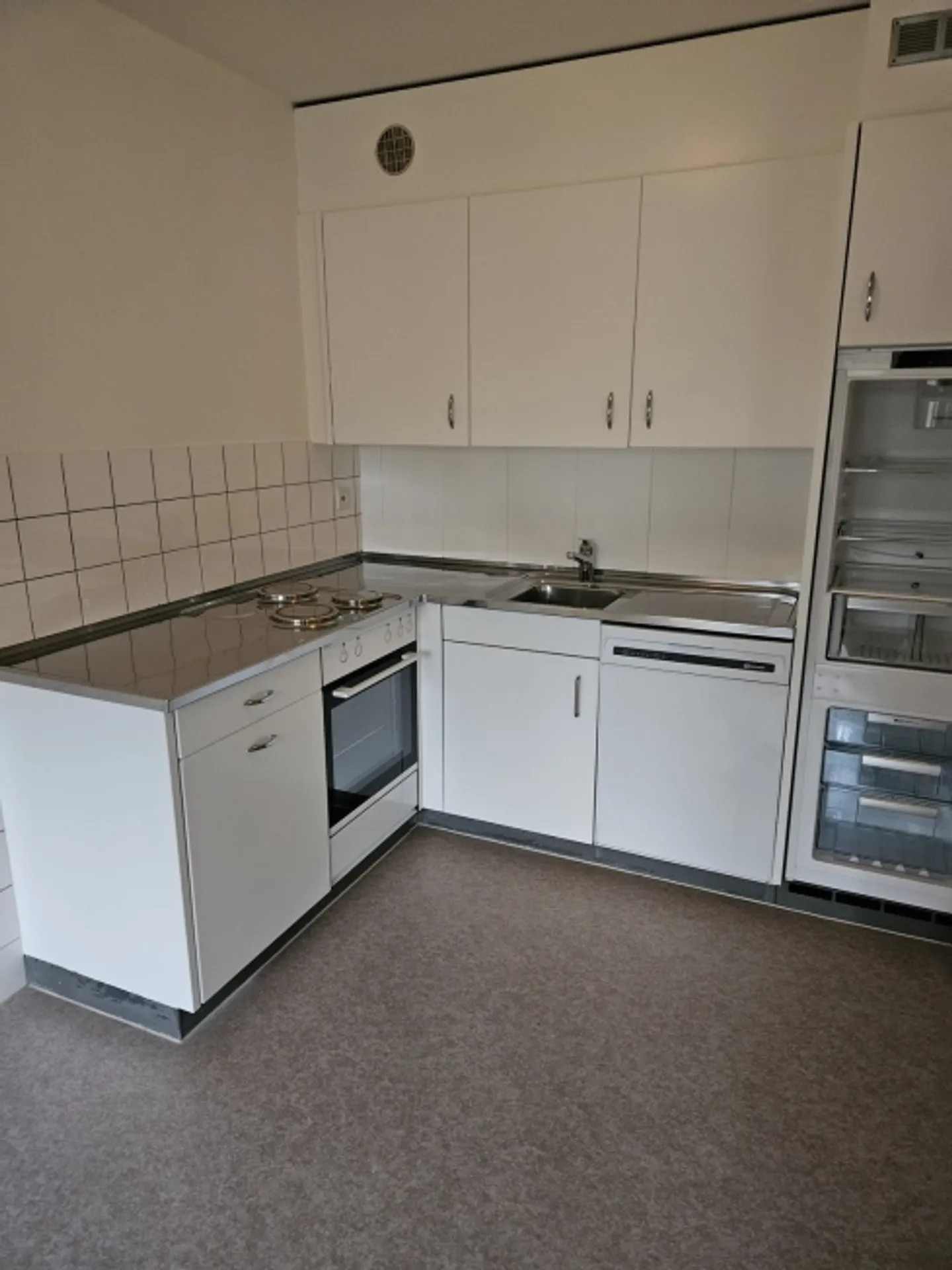 Central 3-Room Apartment 10 min from Basel City Center - Photo 5 of 10
